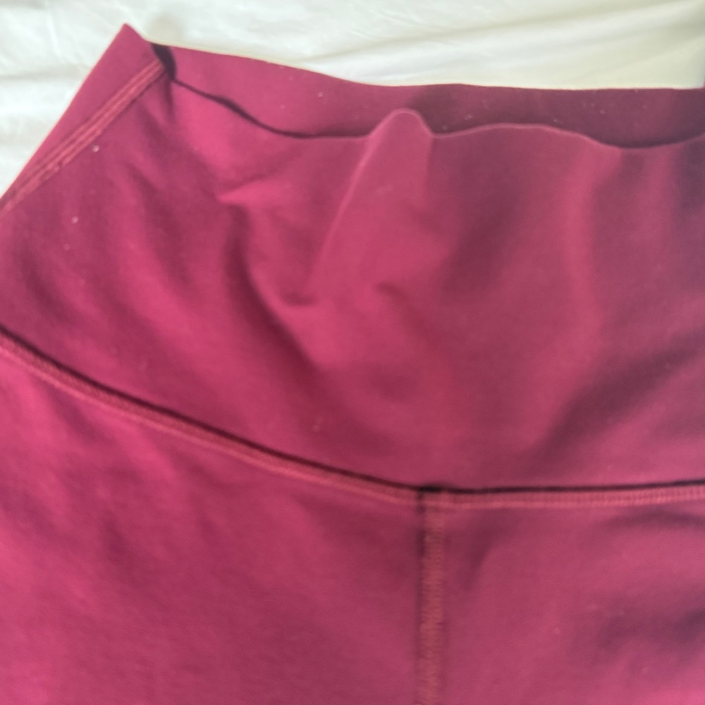 Lululemon Merlot align legging size 4, good used condition - Picture 3 of 8